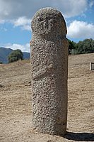 Filitosa, Menhirstatue mit Dolch (Filitosa III).JPG